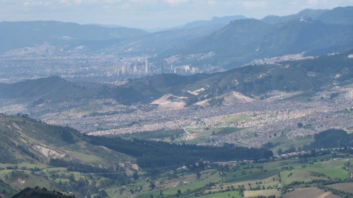 Movimientos sociales, políticas y conflictos ambientales en la construcción de ciudad: el caso de Bogotá