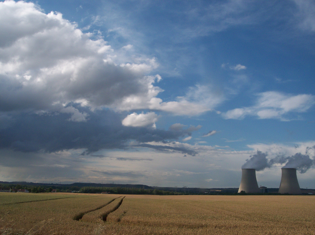 ¿Renovables o Nuclear? La economía política de la sostenibilidad energética