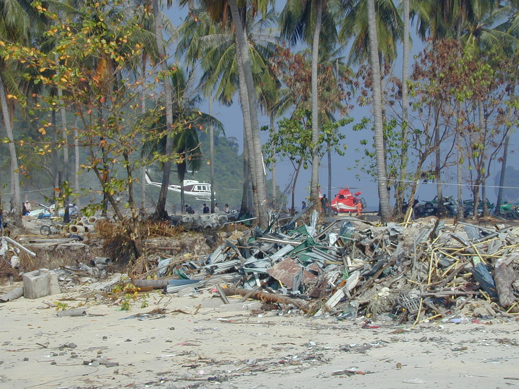 Desplazados por el tsunami en Asia