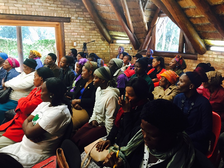 La resistencia ecofeminista en África. Conversación con Samantha Hargreaves, de WoMin