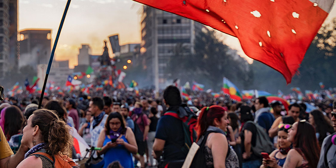 Cuidar es resistir: saberes y experiencias de mujeres en conflictos socioterritoriales