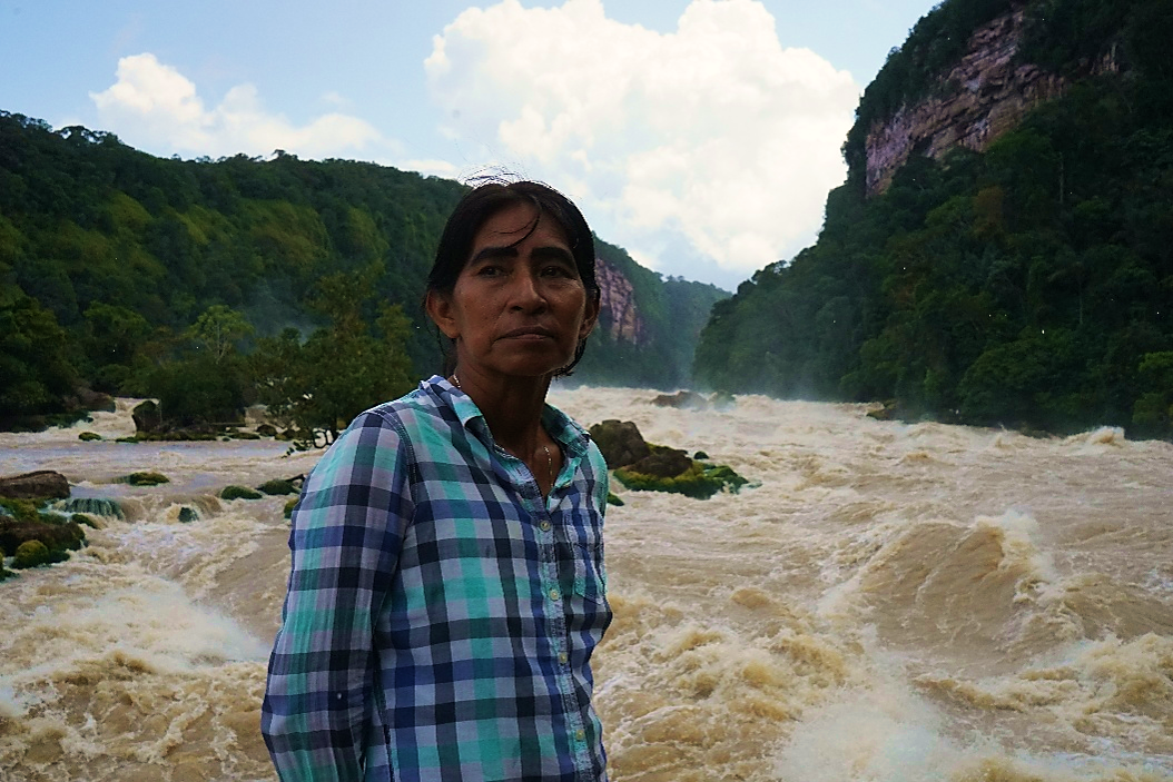 El agua no tiene manos, pero tiene fuerza, tiene voz